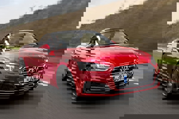 Audi A5 Cabriolet (2017-2022) dynamic front three-quarter